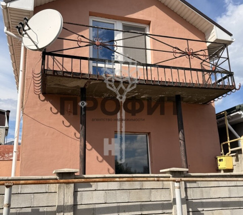 Дом 93.9 кв. м, Крым республика, город Алушта, переулок Клубничный