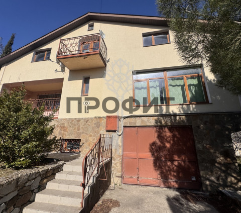 Дом 374 кв. м, Крым республика, город Алушта