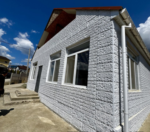 Дом 165 кв. м, Крым республика, город Алушта, село Лучистое, переулок Волшебный