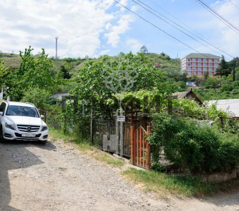 Дом 36.2 кв. м, Крым республика, город Алушта, село Солнечногорское, улица Подгорная
