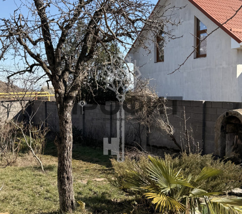 Дом 114 кв. м, Крым республика, город Алушта, село Изобильное, улица Центральная, дом 50