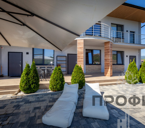 Дом 235 кв. м, Крым республика, город Алушта, улица Юбилейная