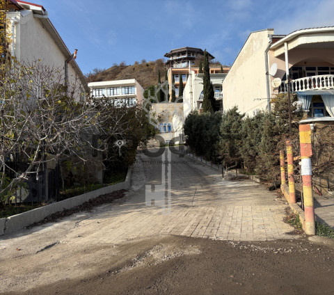 Дом 298.3 кв. м, Крым республика, город Алушта, поселок Семидворье, переулок Курортный, дом 6