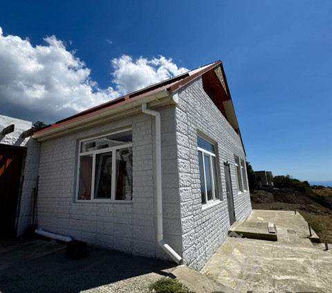 Дом 165 кв. м, Крым республика, город Алушта, село Лучистое, переулок Волшебный