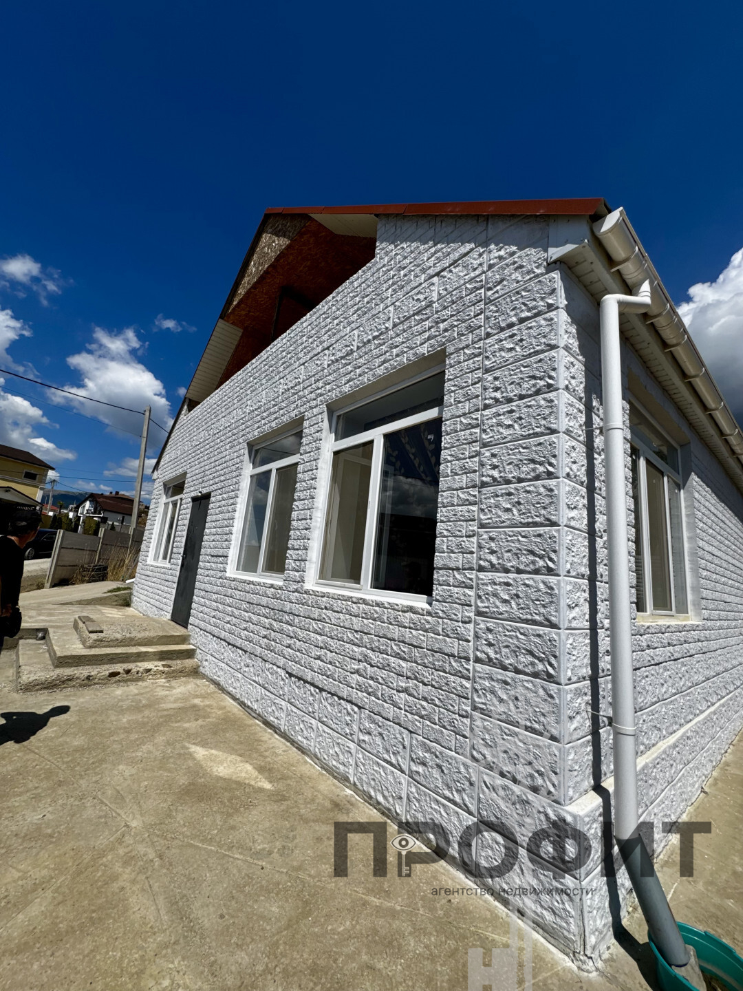 Дом 165 кв. м, Крым республика, город Алушта, село Лучистое, переулок Волшебный