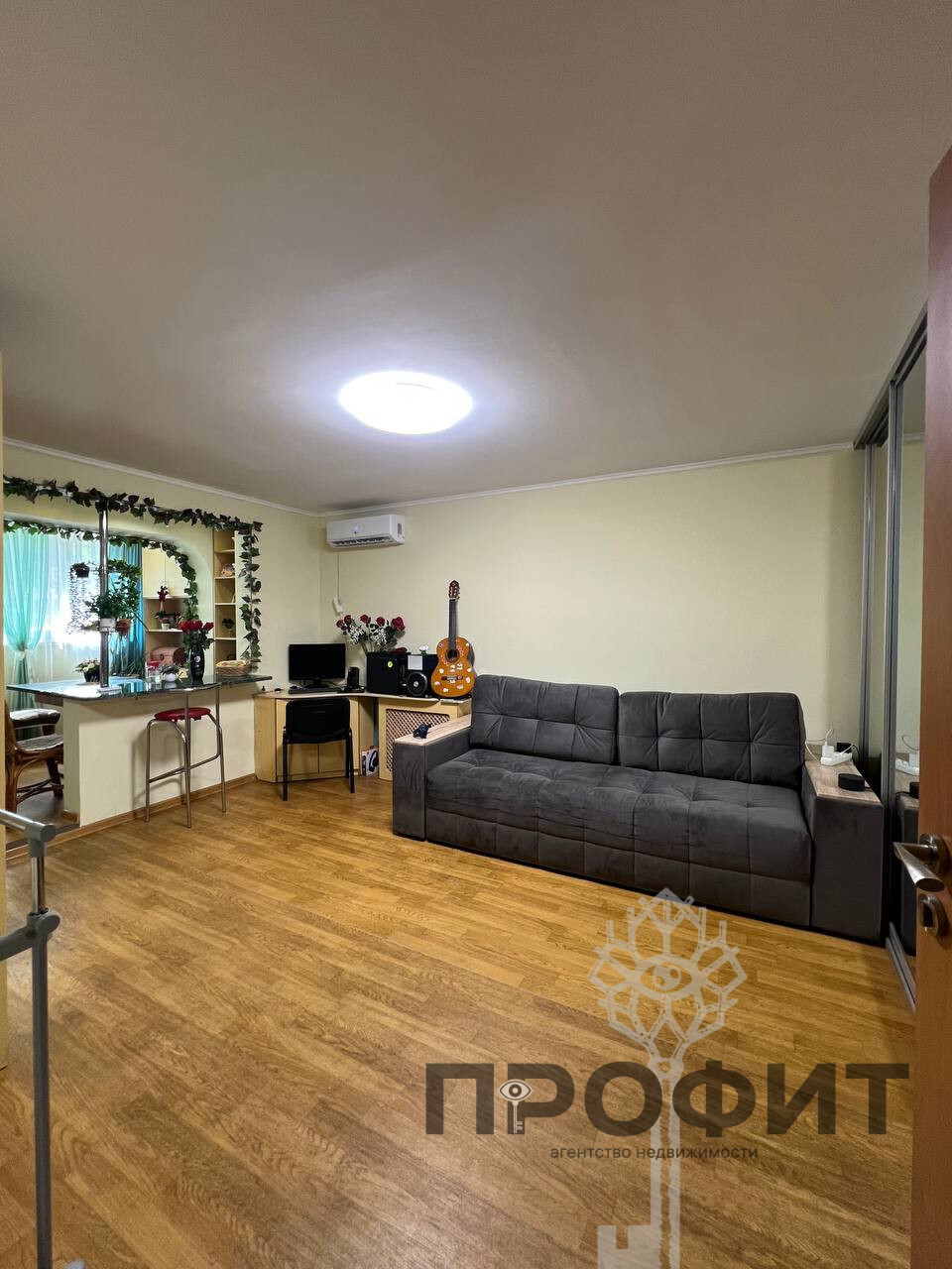 Квартира 66 кв. м, Крым республика, город Алушта, улица Юбилейная