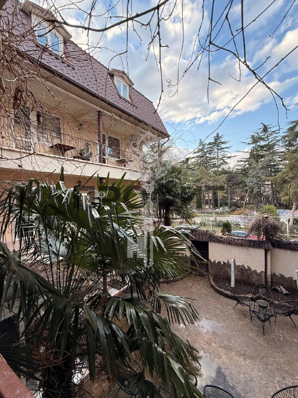Коммерческая 465 кв. м, Крым республика, город Алушта, улица Ленина, дом 13