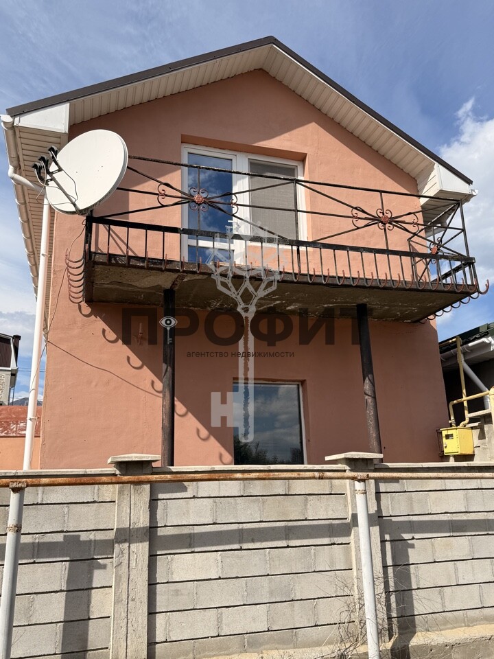 Дом 93.9 кв. м, Крым республика, город Алушта, переулок Клубничный